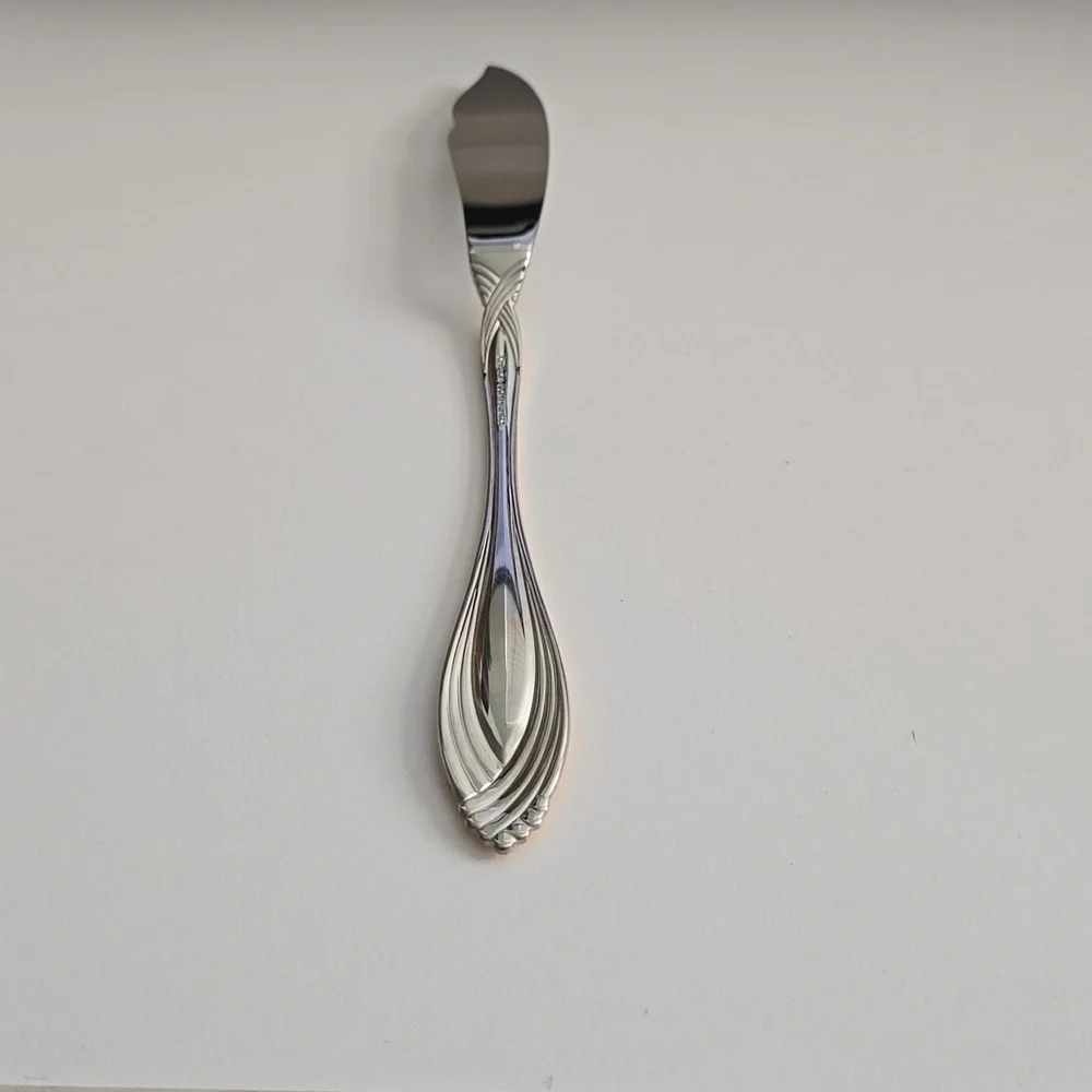 Oneida Community Gold Twist Handle Stainless Steel Knife – 6.5